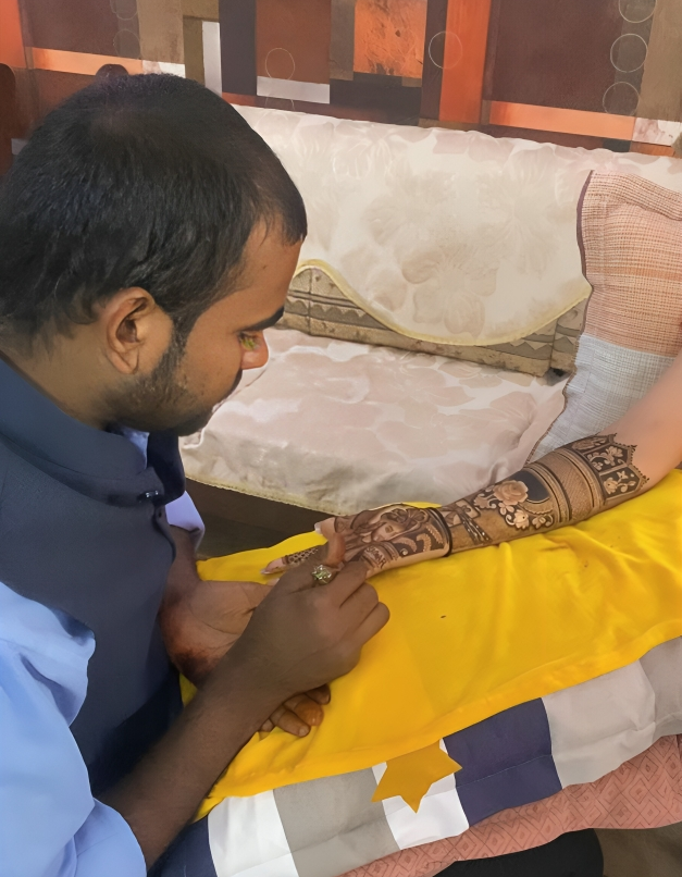 Mehndi Artist
